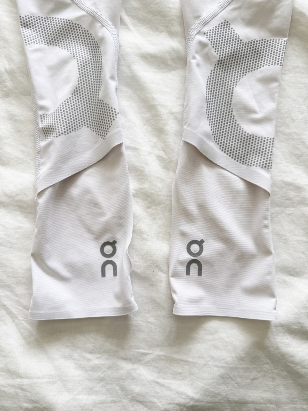 ON RUNNING Solar Arm Sleeves - M/L - Picture 4 of 7